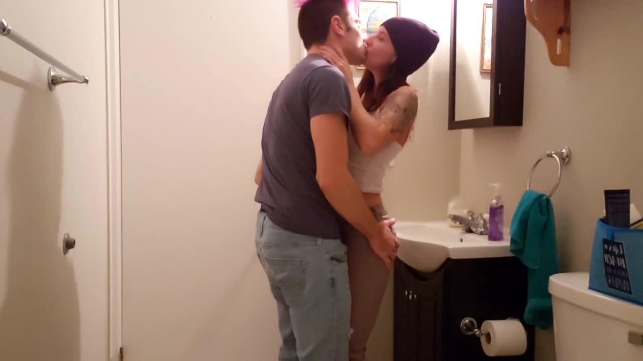 Brunetthora och hennes bror smyger av tacksägelse för analjävla på toaletten - Videos - Big Ass Monster porn Foto